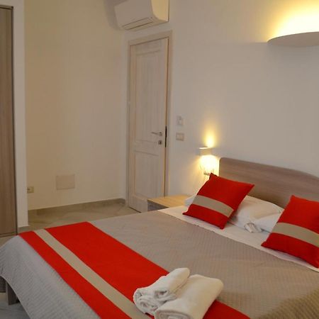 Domo'E Sorres Hotel Олбия Екстериор снимка