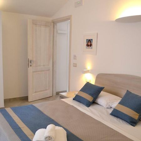 Domo'E Sorres Hotel Олбия Екстериор снимка