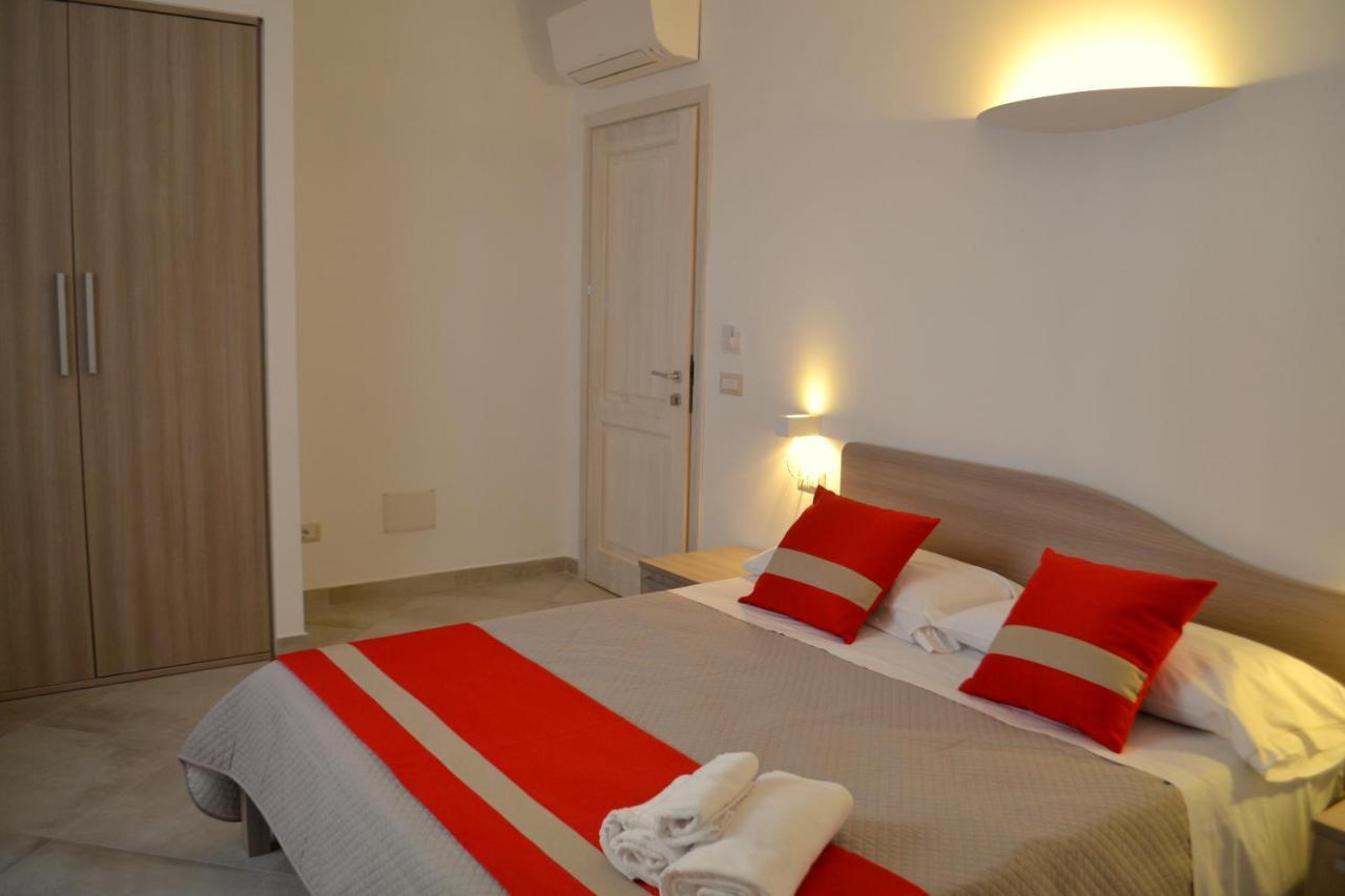 Domo'E Sorres Hotel Олбия Екстериор снимка