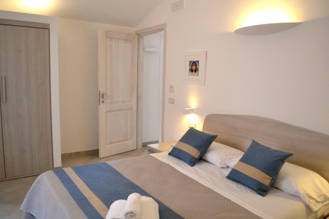 Domo'E Sorres Hotel Олбия Екстериор снимка