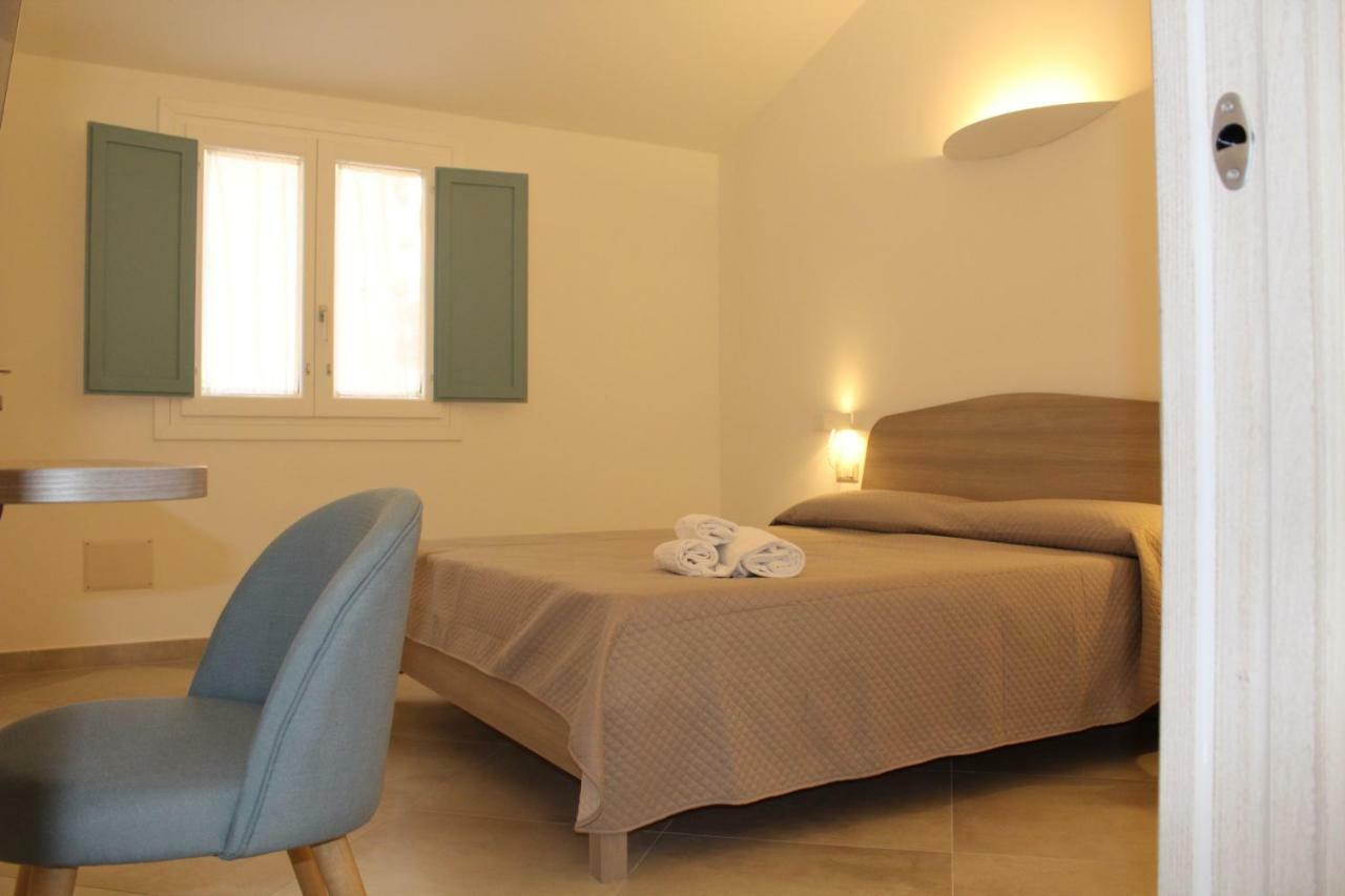 Domo'E Sorres Hotel Олбия Екстериор снимка