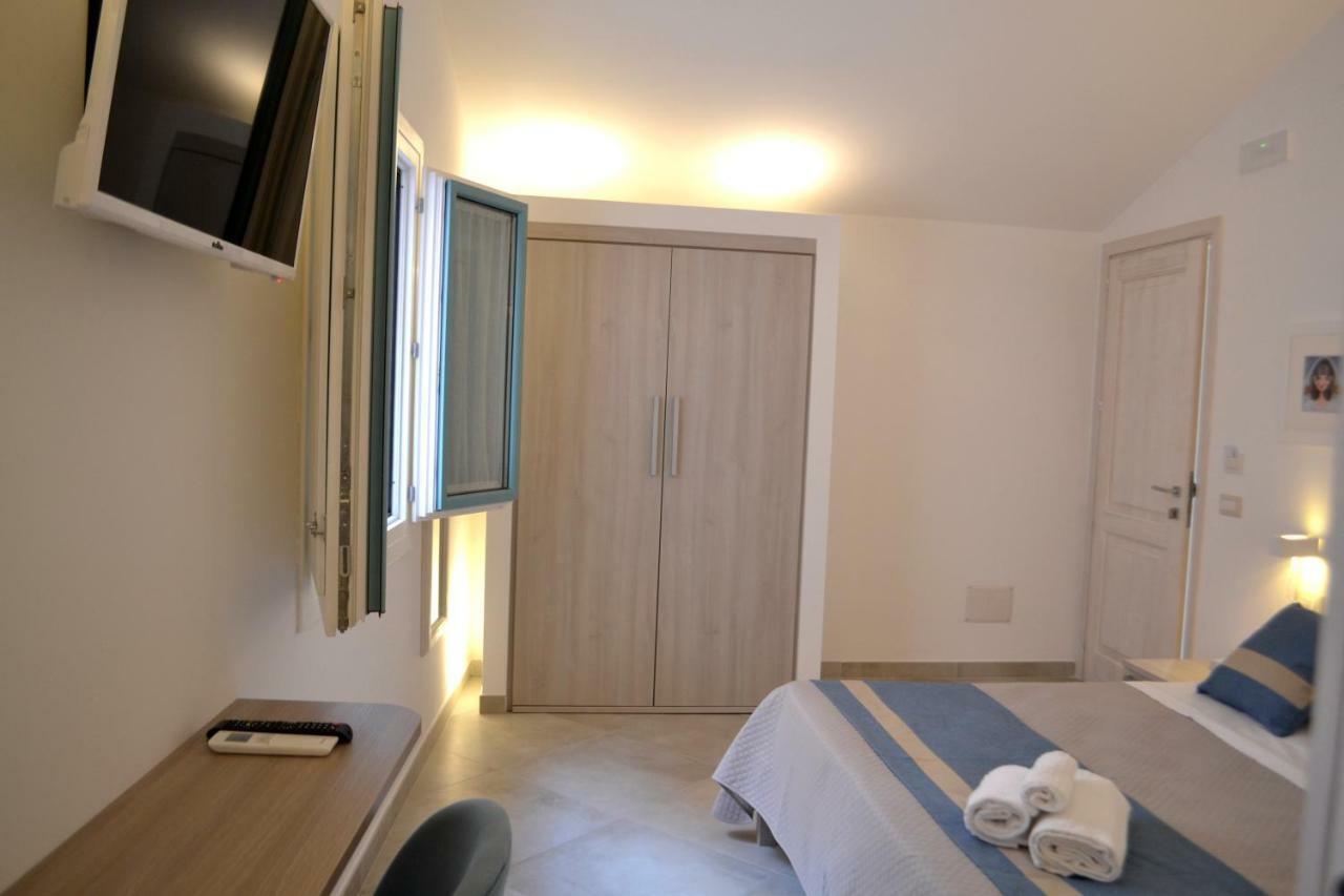 Domo'E Sorres Hotel Олбия Екстериор снимка