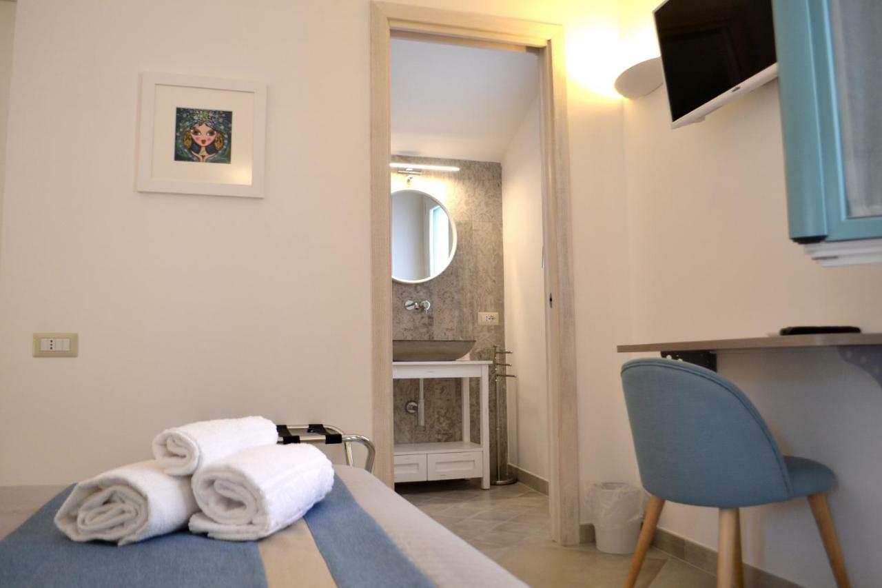 Domo'E Sorres Hotel Олбия Екстериор снимка
