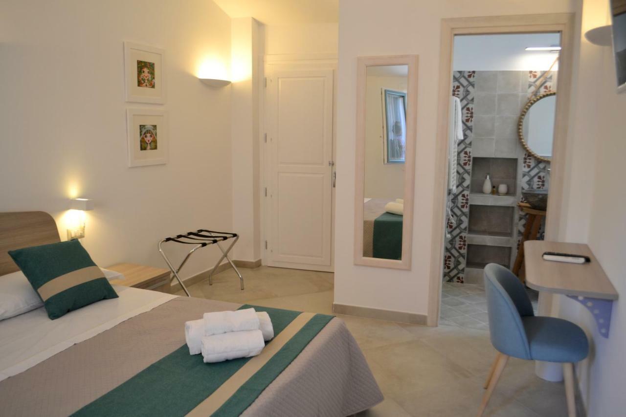 Domo'E Sorres Hotel Олбия Екстериор снимка