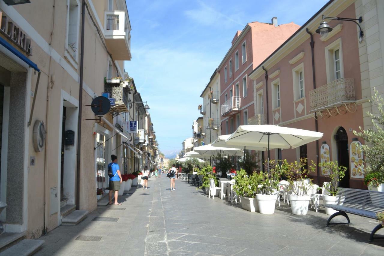 Domo'E Sorres Hotel Олбия Екстериор снимка