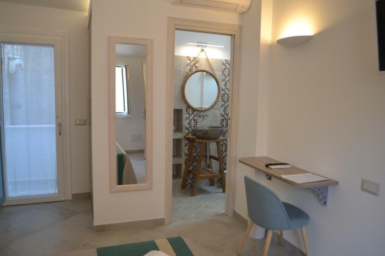 Domo'E Sorres Hotel Олбия Екстериор снимка
